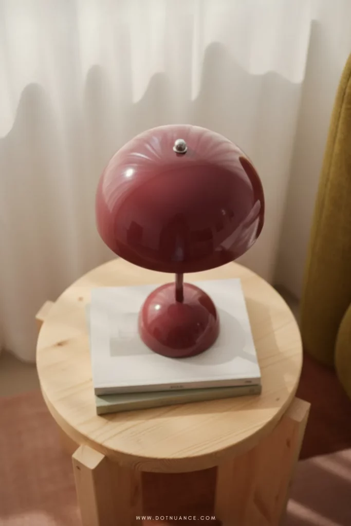 Flowerpot VP9 portable table lamp