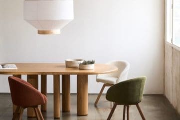Oval dining table
